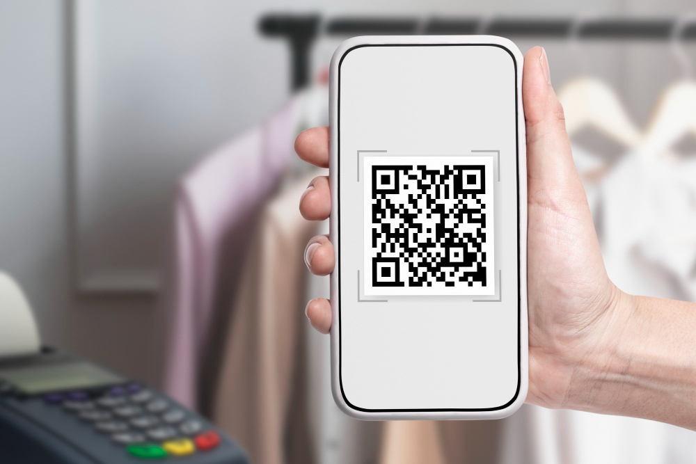 contactless-payment-qr-code-smartphone-screen
